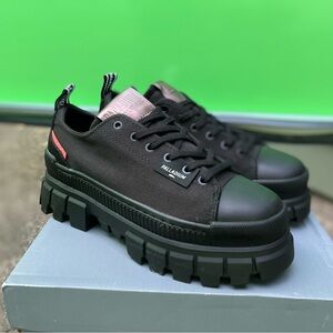 🆕.Palladium Revolt Black Rugged low top Sneakers. 8.5